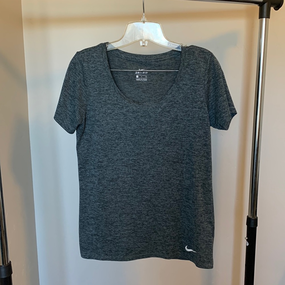 Nike gray heathered Dri-Fit size small short sleeve T-shirt